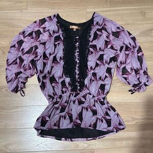 Ellen Tracy purple blouse size xs with cinched waist and lace front with purple